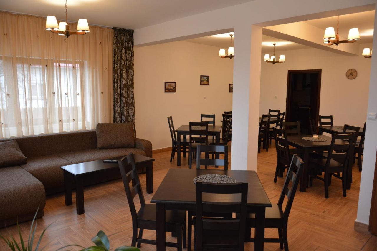Hotel Casa Leu Curtea de Argeş Esterno foto