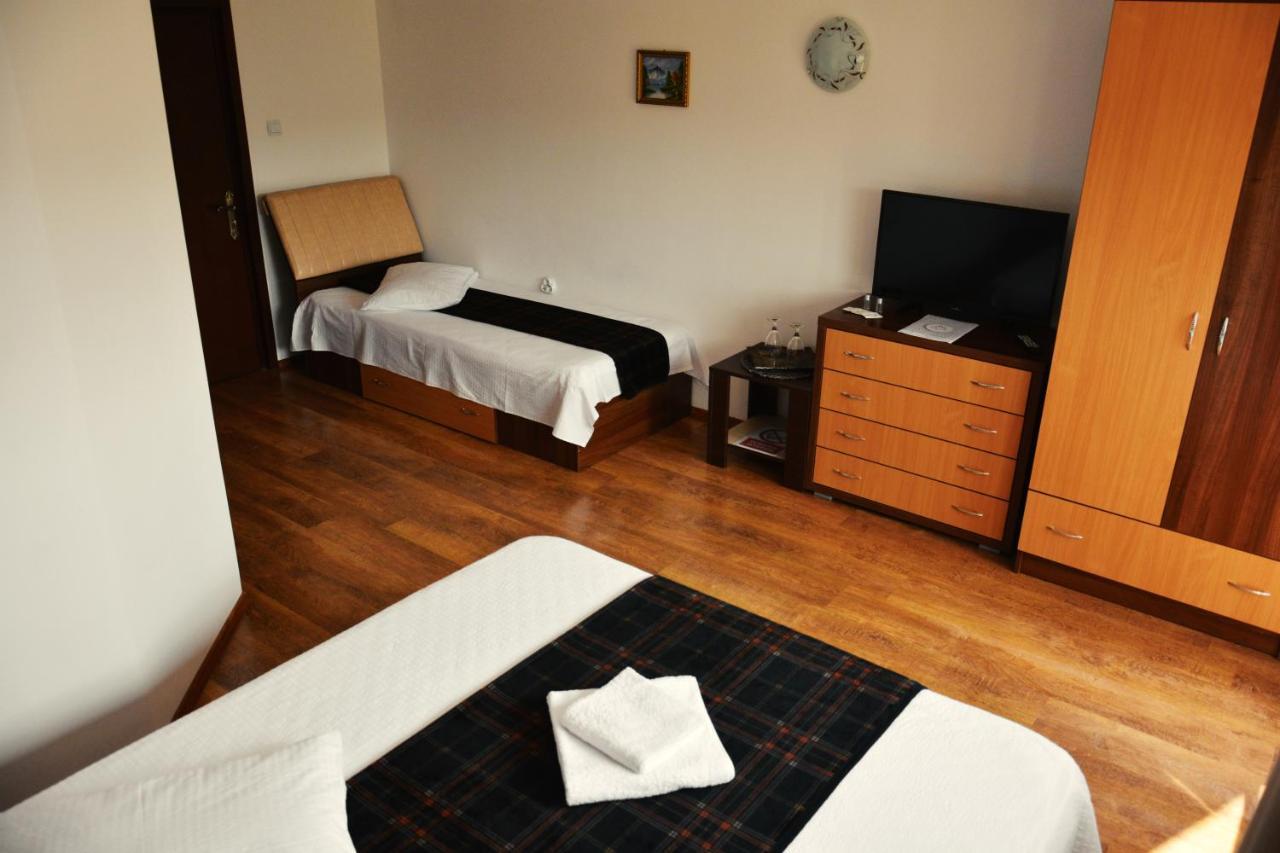 Hotel Casa Leu Curtea de Argeş Esterno foto