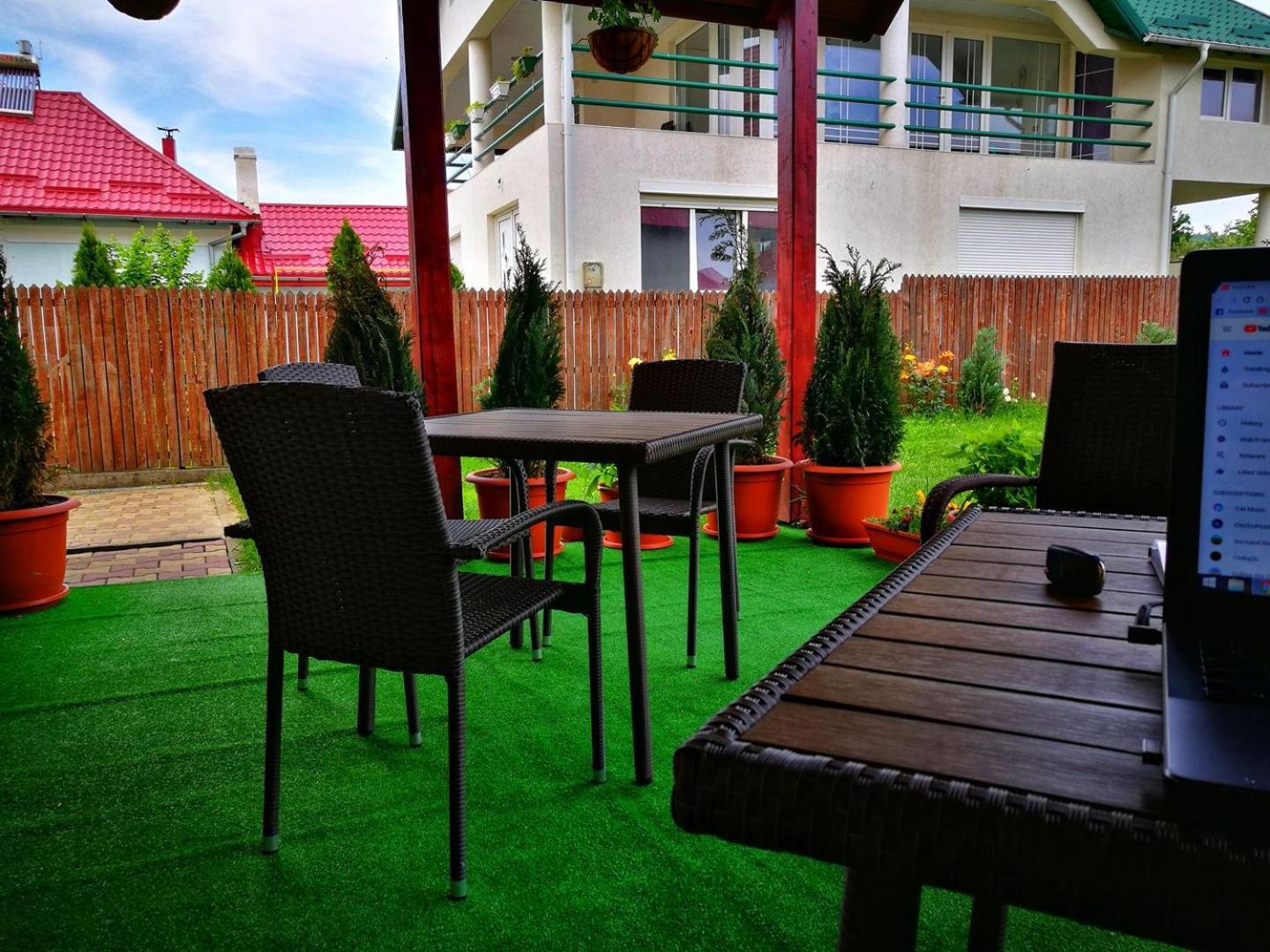 Hotel Casa Leu Curtea de Argeş Esterno foto