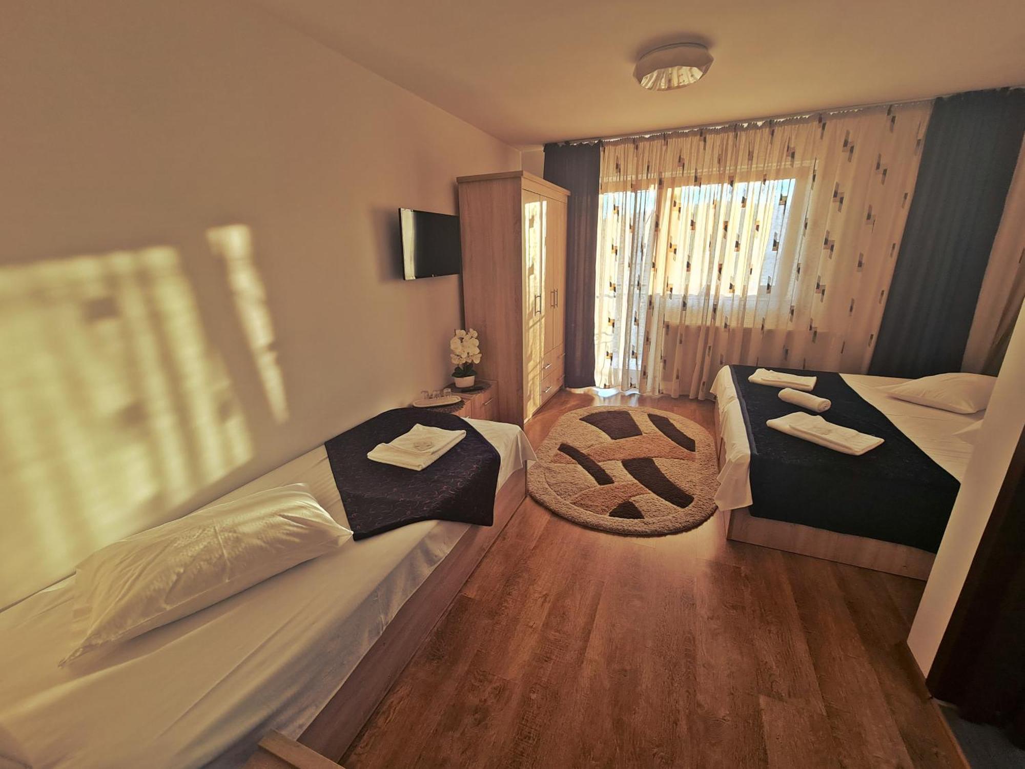 Hotel Casa Leu Curtea de Argeş Esterno foto