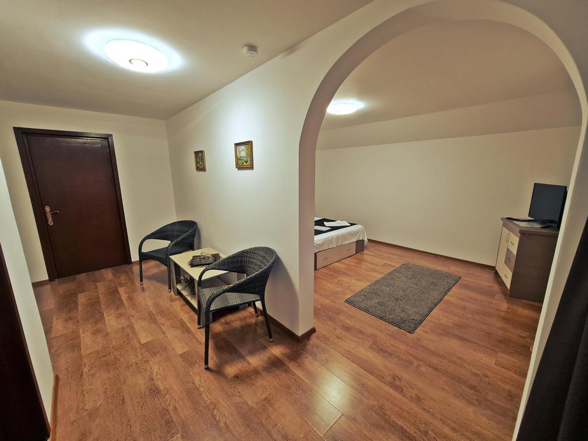 Hotel Casa Leu Curtea de Argeş Esterno foto
