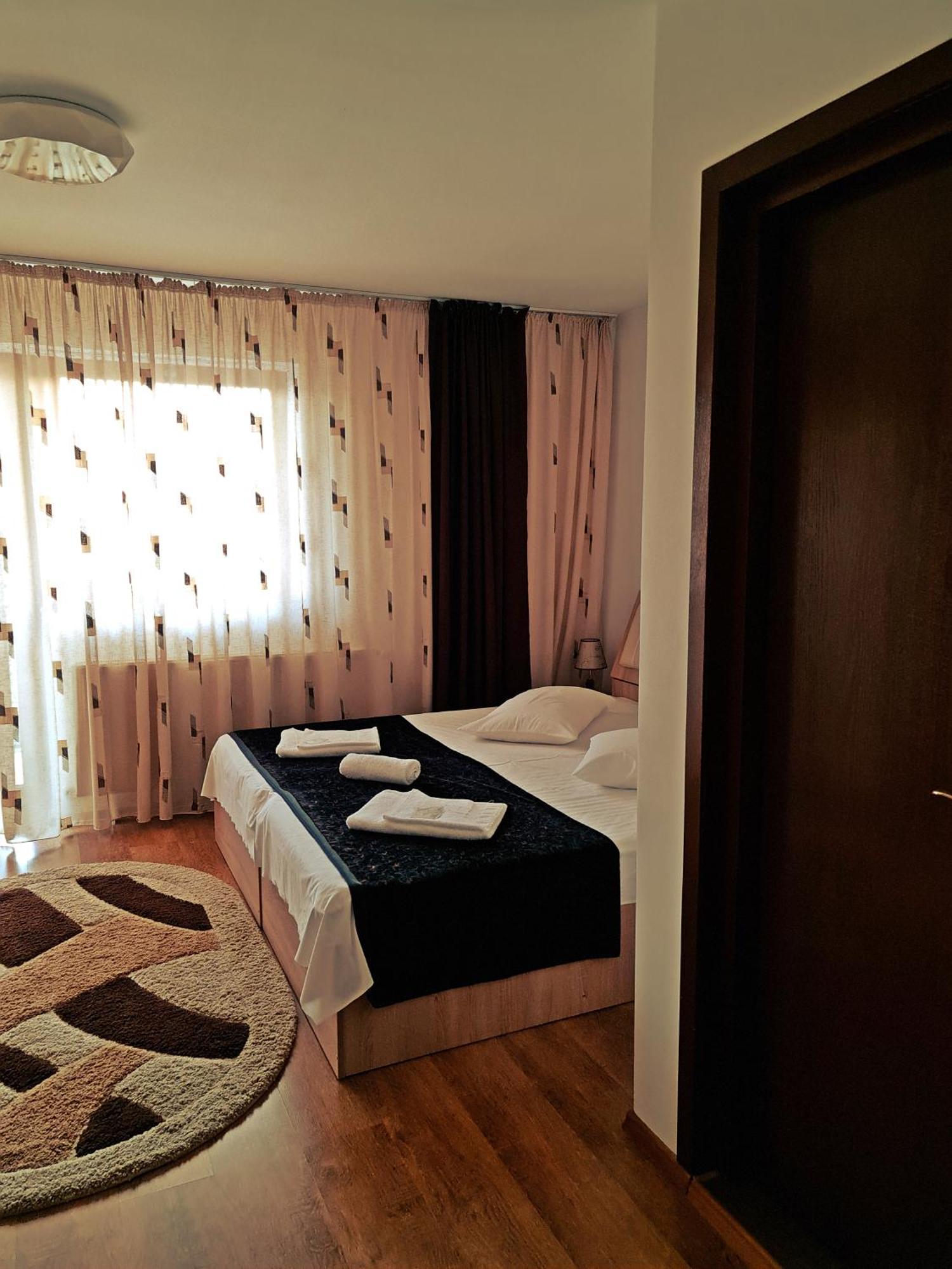 Hotel Casa Leu Curtea de Argeş Esterno foto