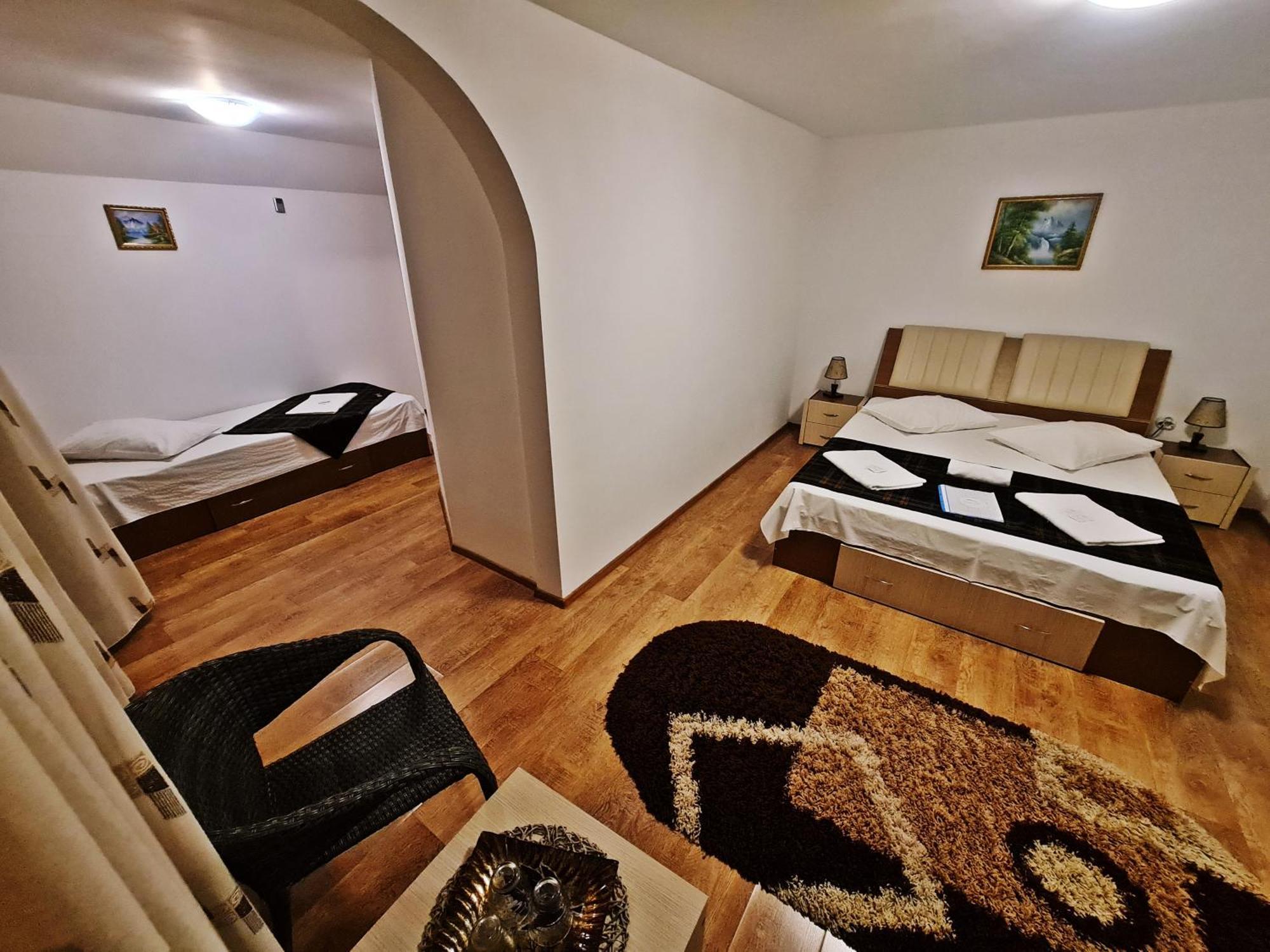 Hotel Casa Leu Curtea de Argeş Esterno foto