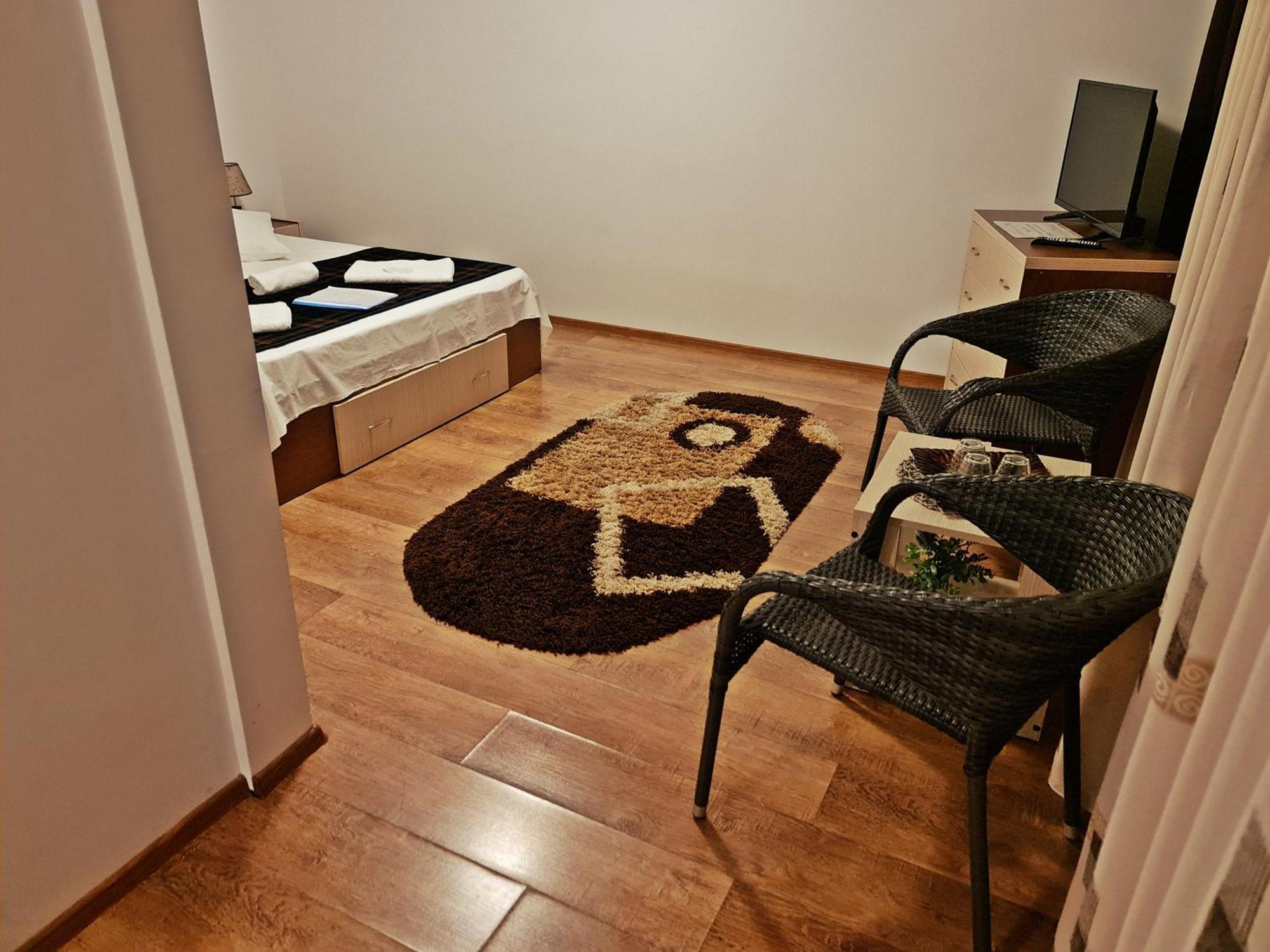 Hotel Casa Leu Curtea de Argeş Esterno foto