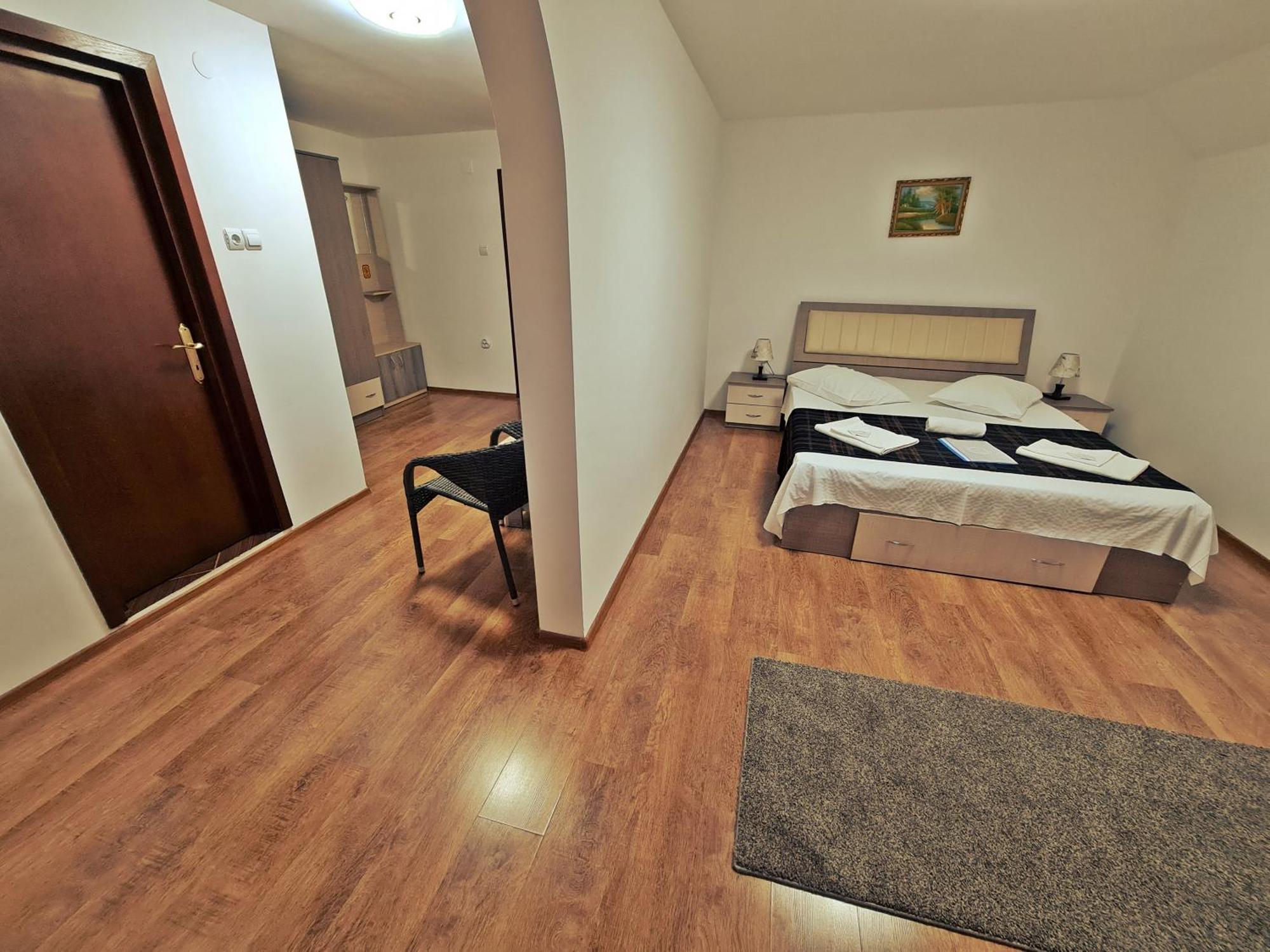 Hotel Casa Leu Curtea de Argeş Esterno foto