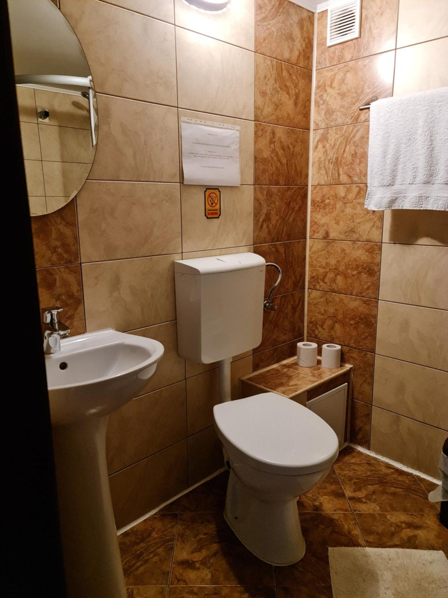 Hotel Casa Leu Curtea de Argeş Esterno foto
