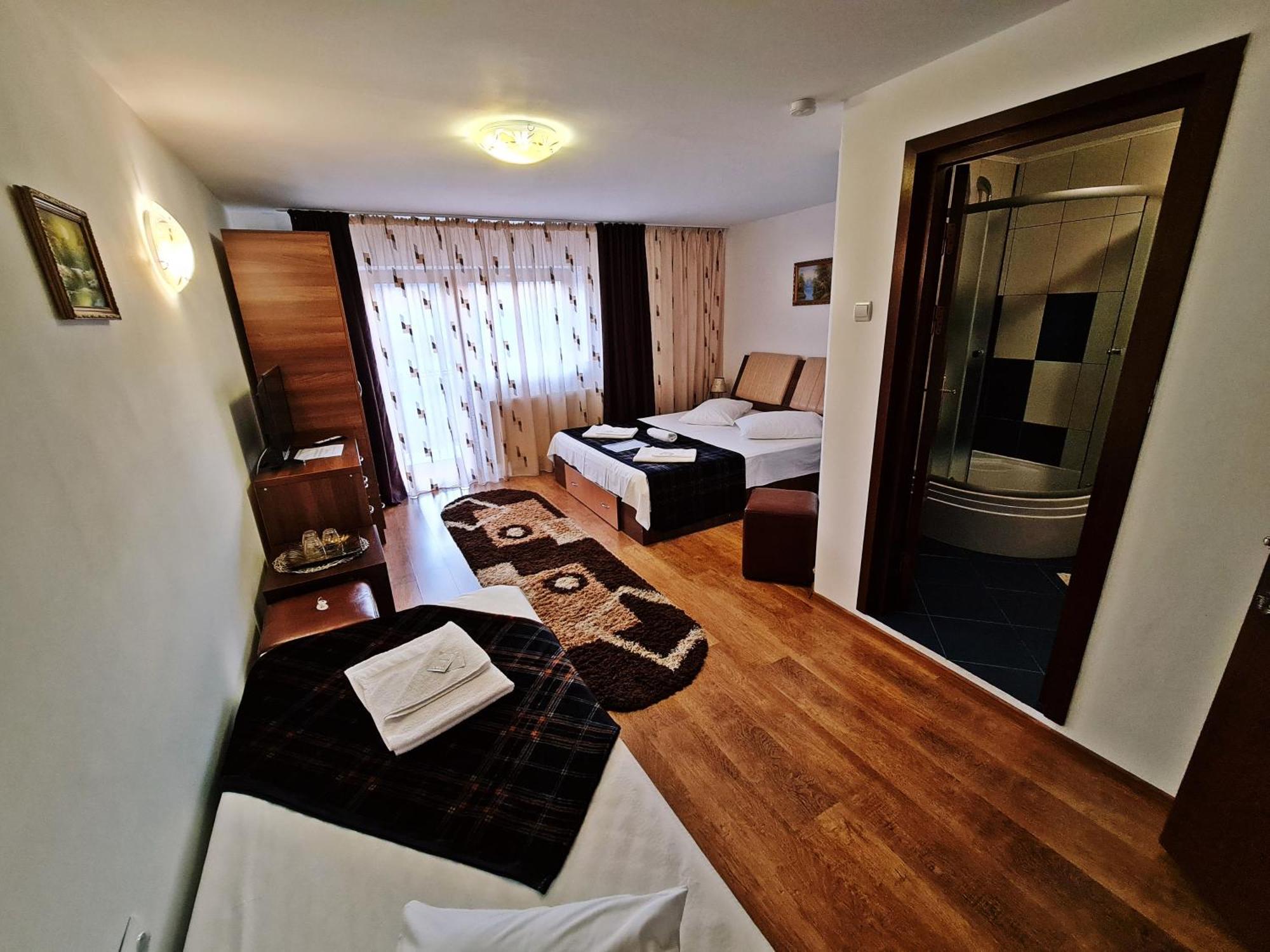 Hotel Casa Leu Curtea de Argeş Esterno foto