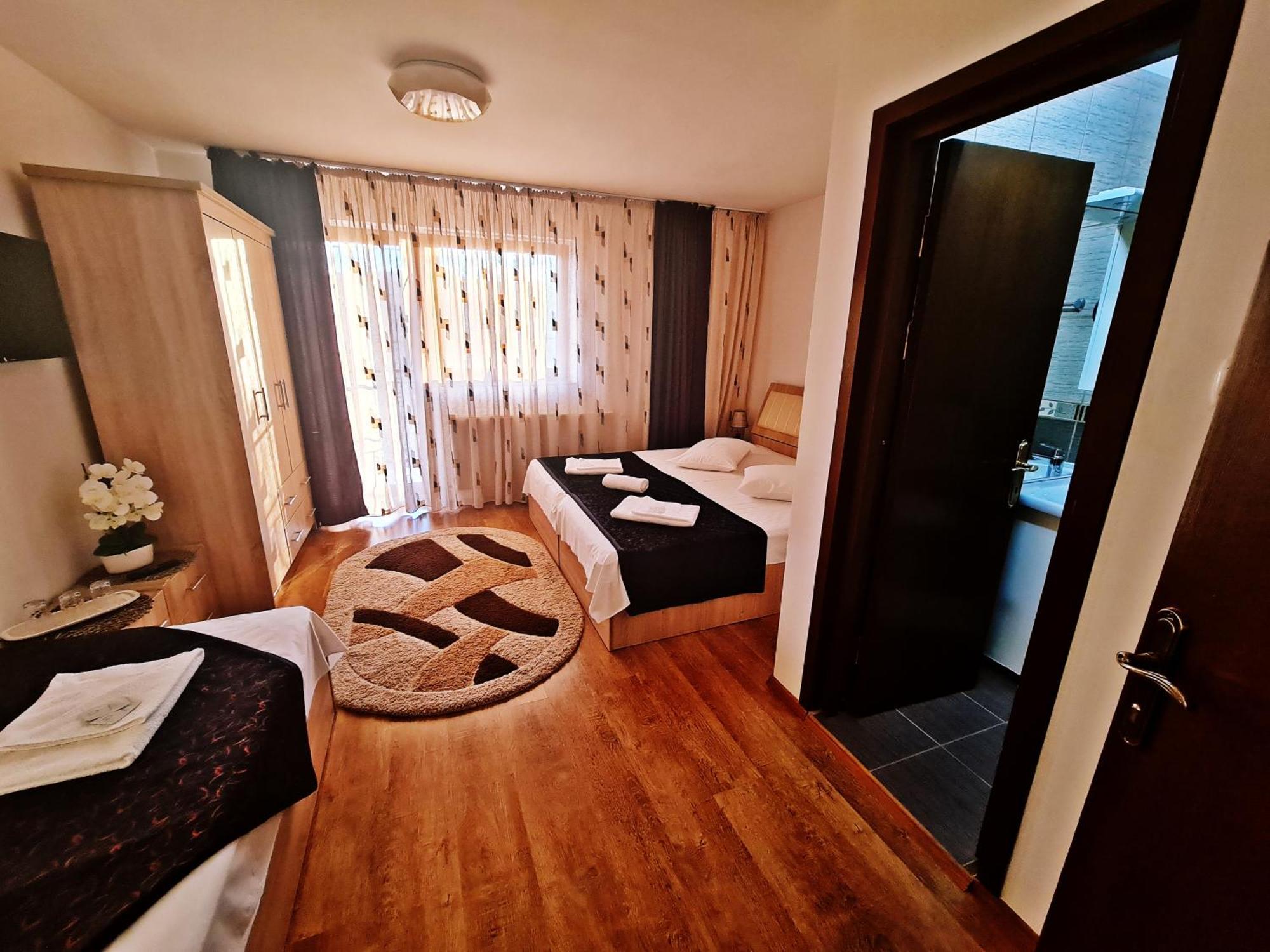 Hotel Casa Leu Curtea de Argeş Esterno foto