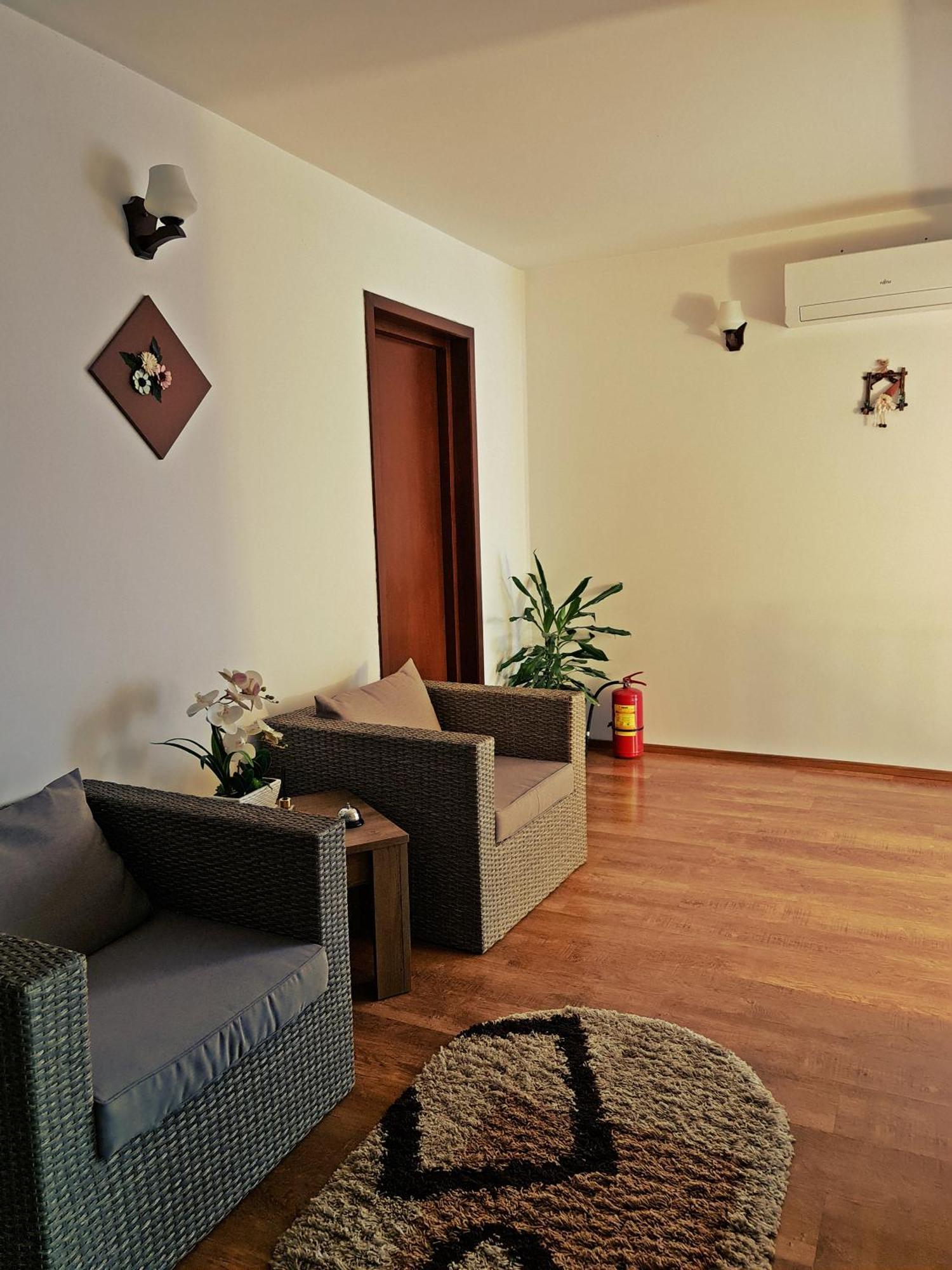 Hotel Casa Leu Curtea de Argeş Esterno foto