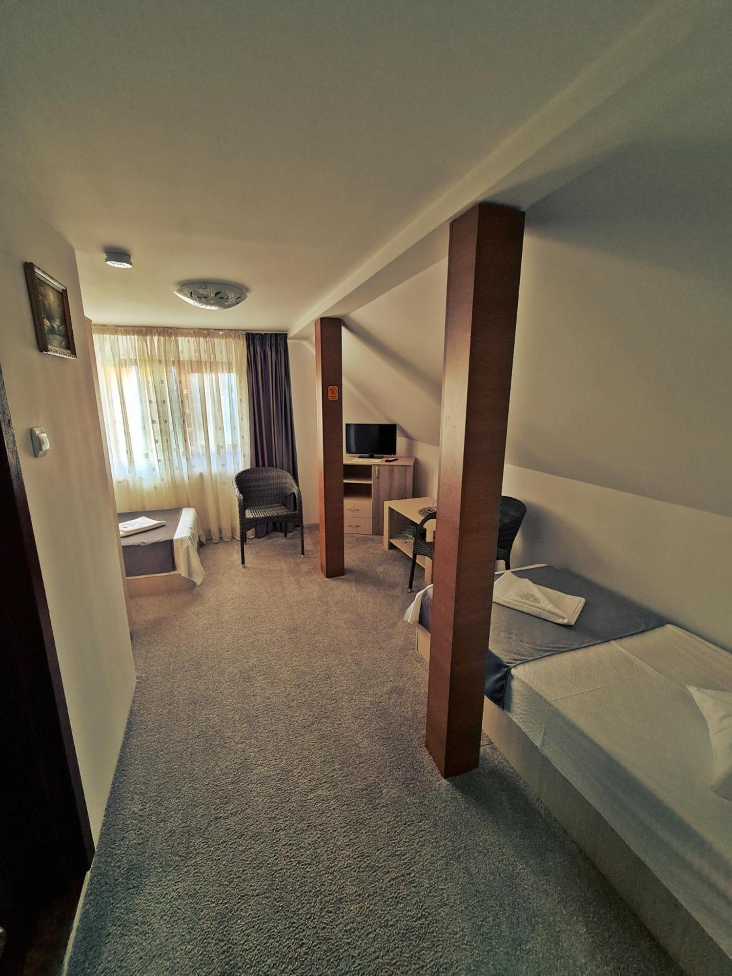 Hotel Casa Leu Curtea de Argeş Esterno foto