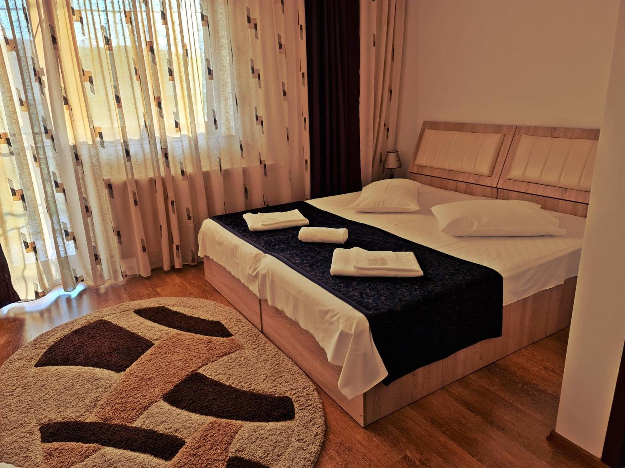 Hotel Casa Leu Curtea de Argeş Esterno foto
